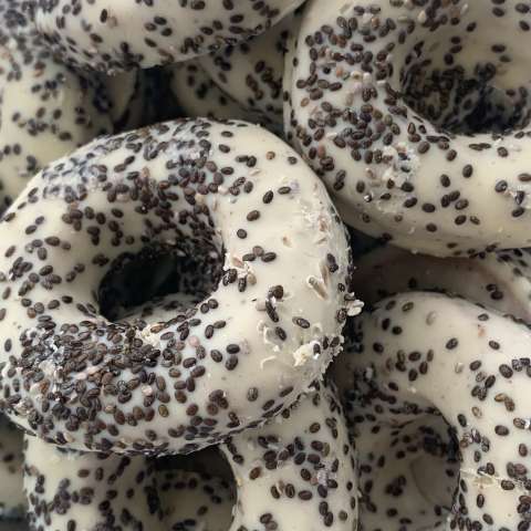 Imagen Rosquillas de espelta con choco blanco y chia